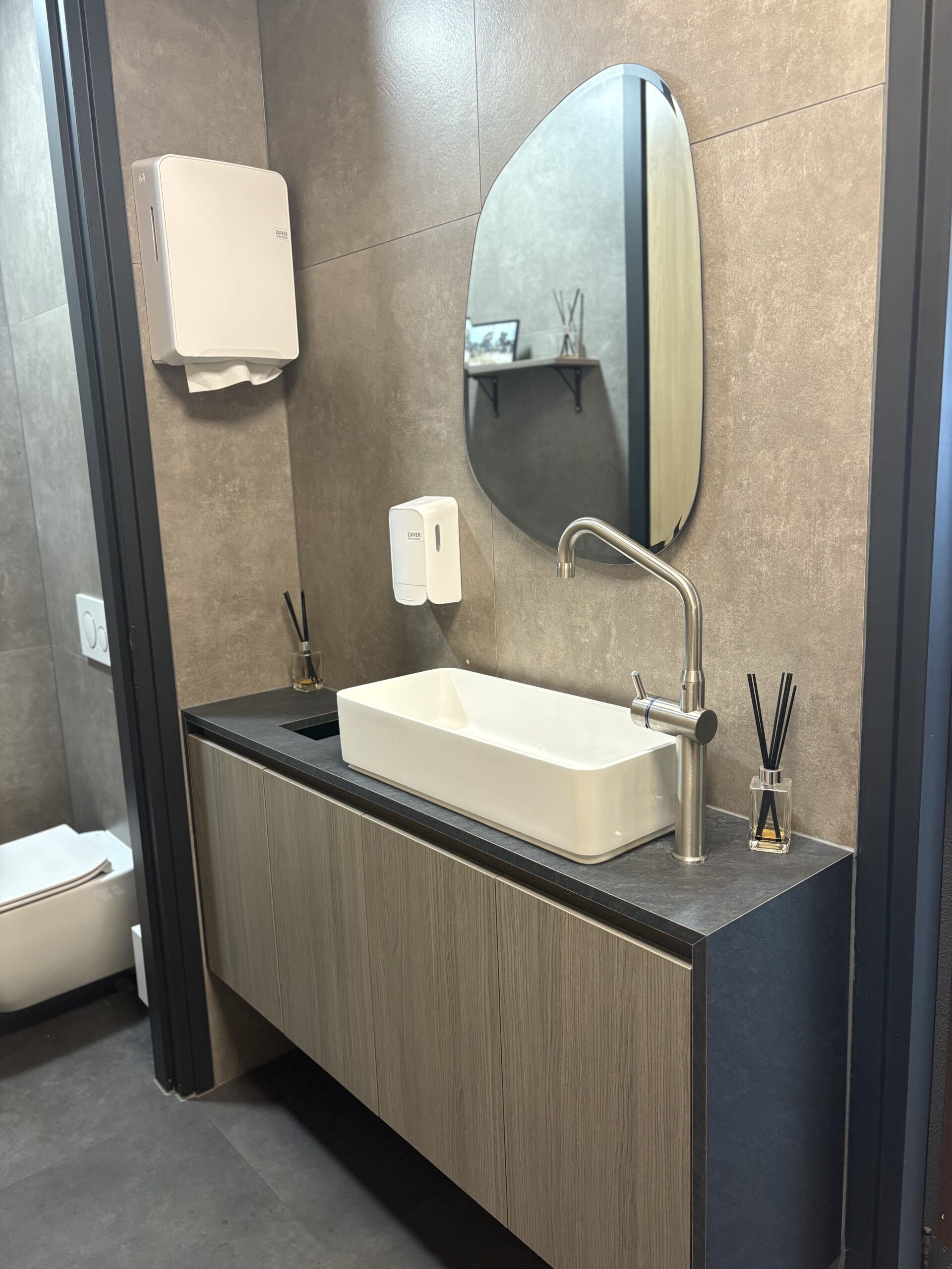 Toiletgroepen kantoorpand Geldrop